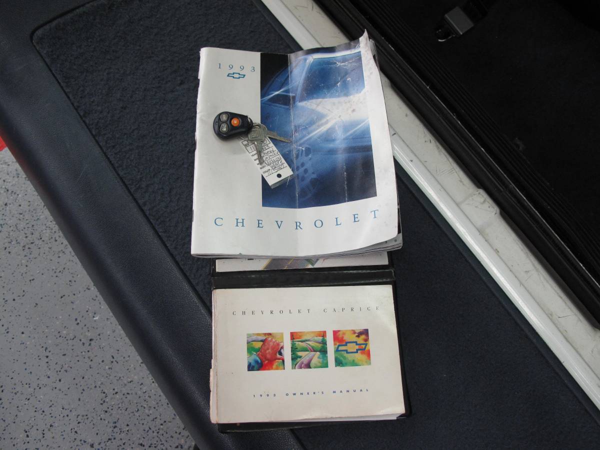 Chevrolet-caprice-classic-wagon-1993-white-2