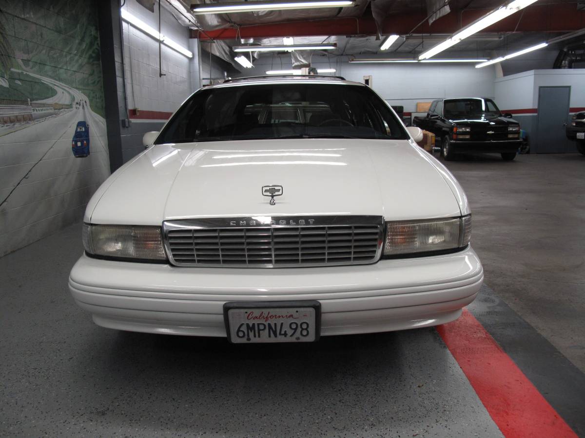 Chevrolet-caprice-classic-wagon-1993-white-8