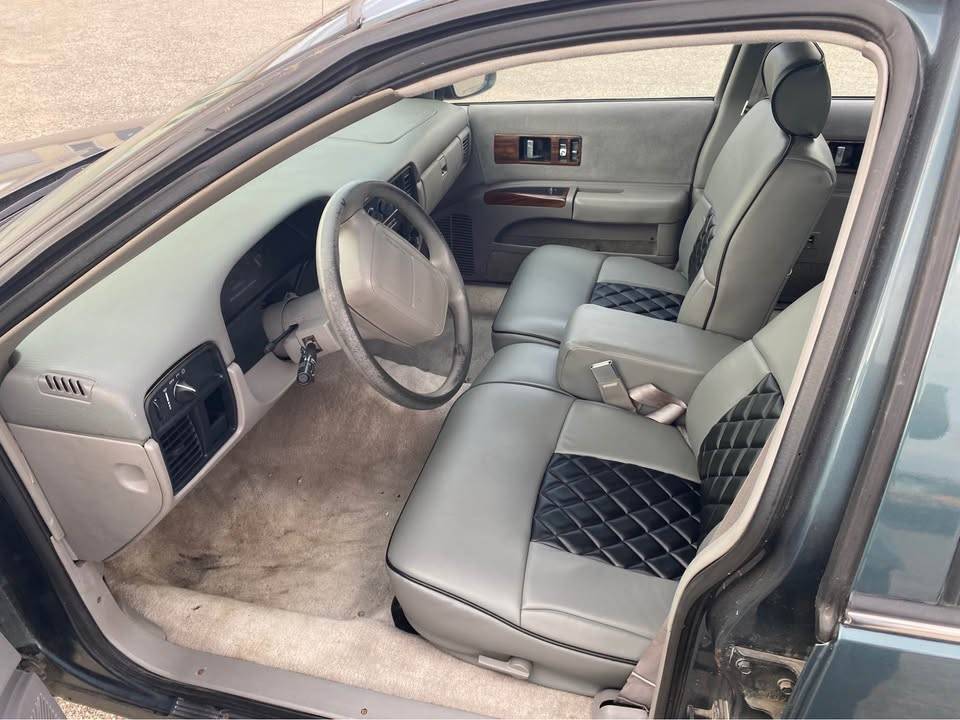 Chevrolet-caprice-ls-sedan-4d-1995-blue-4