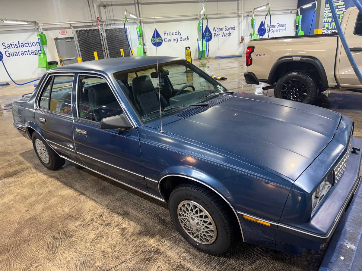 Chevrolet-cavalier-1987-blue