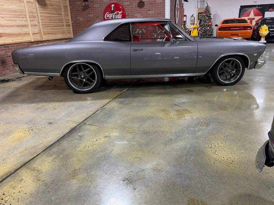 Chevrolet-chevelle-1966-grey-2