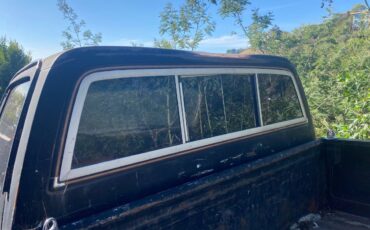 Chevrolet-cheyenne-1977-black-1