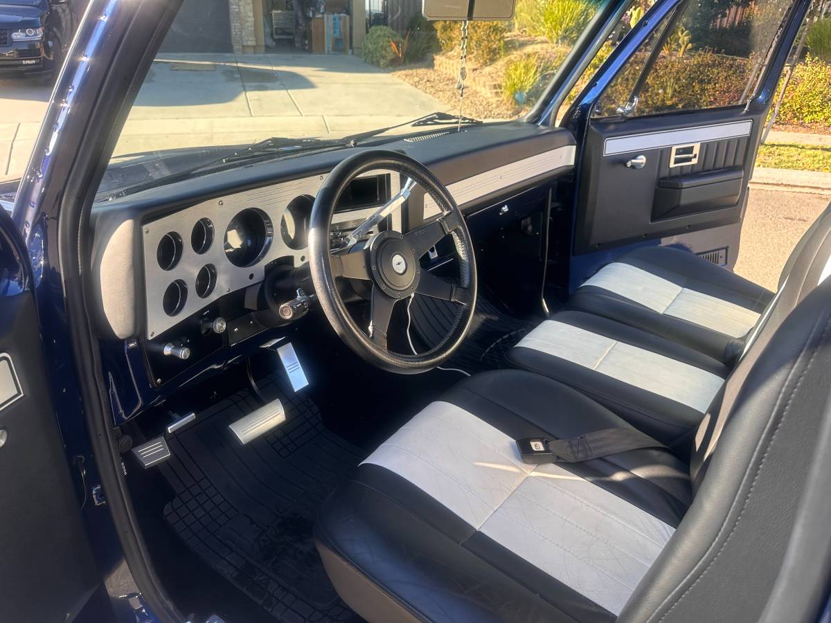 Chevrolet-ck-pickup-12-ton-1984-blue-29