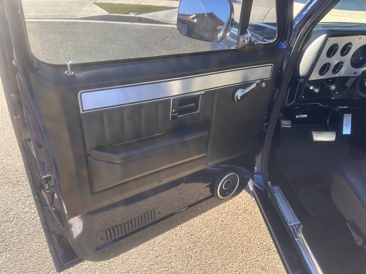 Chevrolet-ck-pickup-12-ton-1984-blue-33