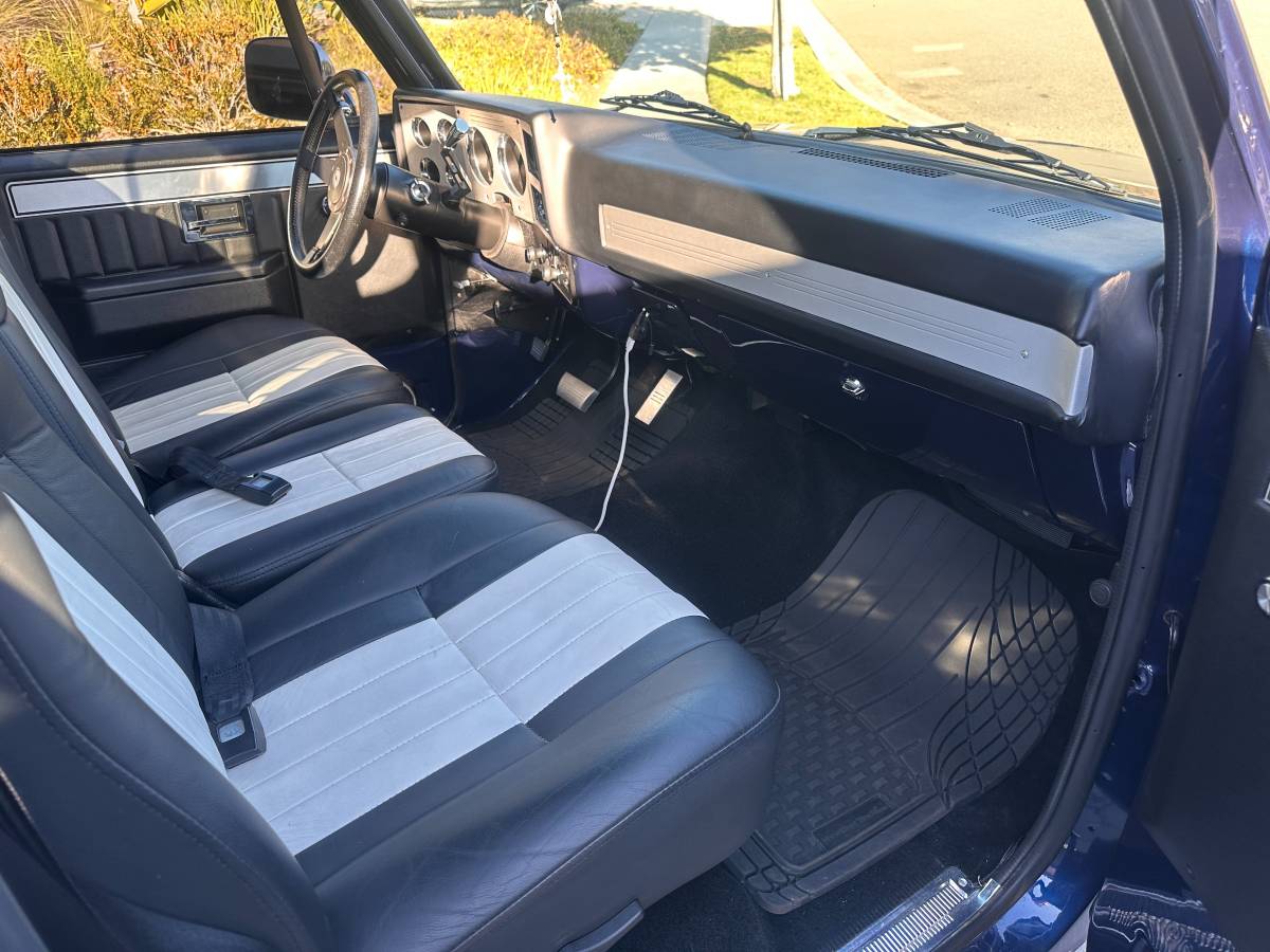 Chevrolet-ck-pickup-12-ton-1984-blue-9