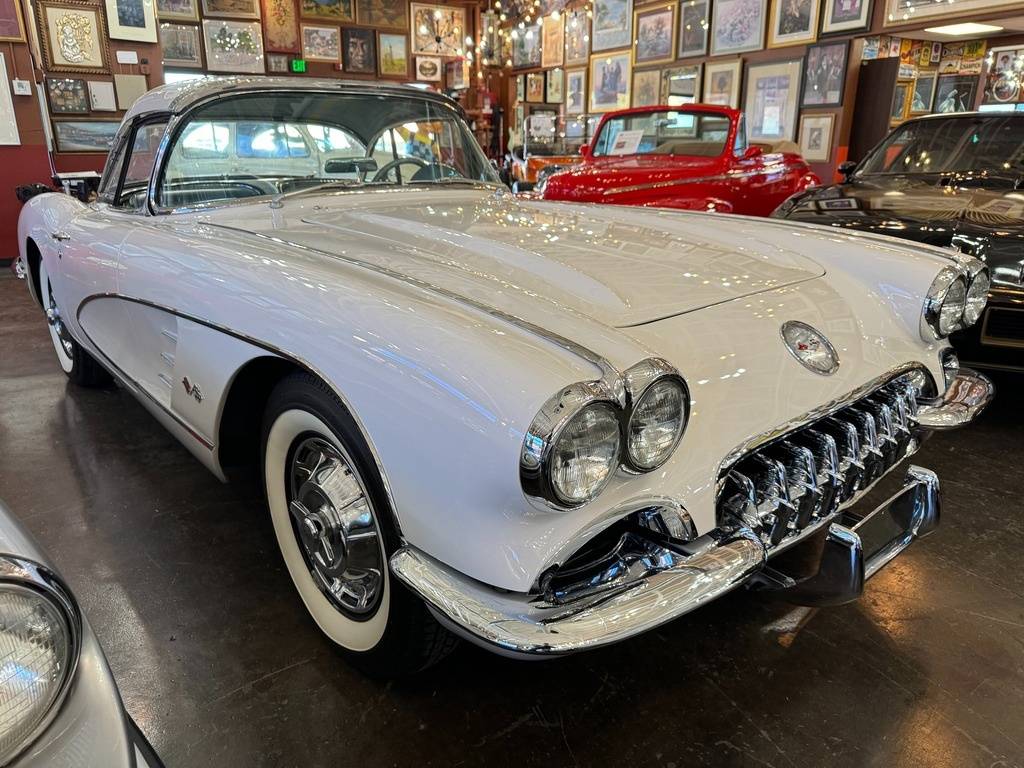 Chevrolet-corvette-1959-white-12