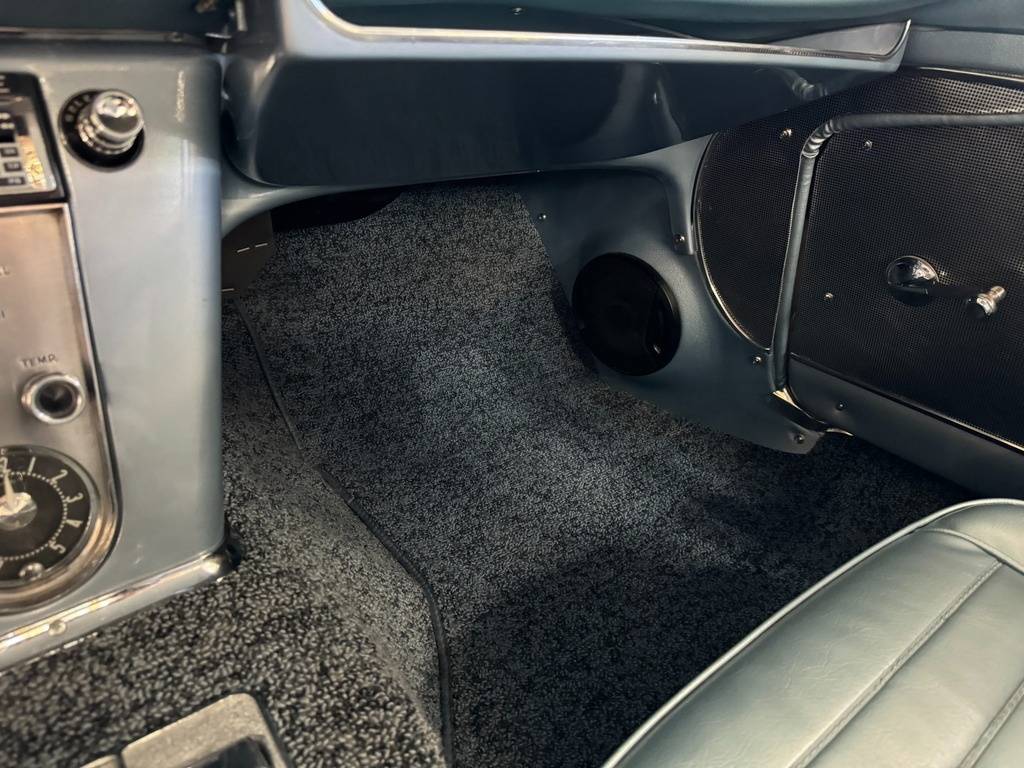 Chevrolet-corvette-1959-white-132