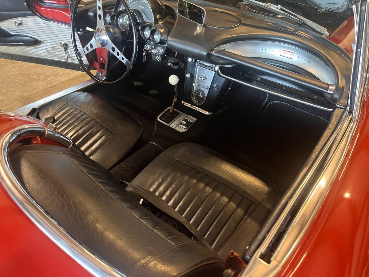 Chevrolet-corvette-1961-red-23