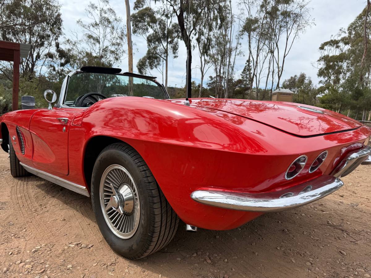 Chevrolet-corvette-1962-red-13