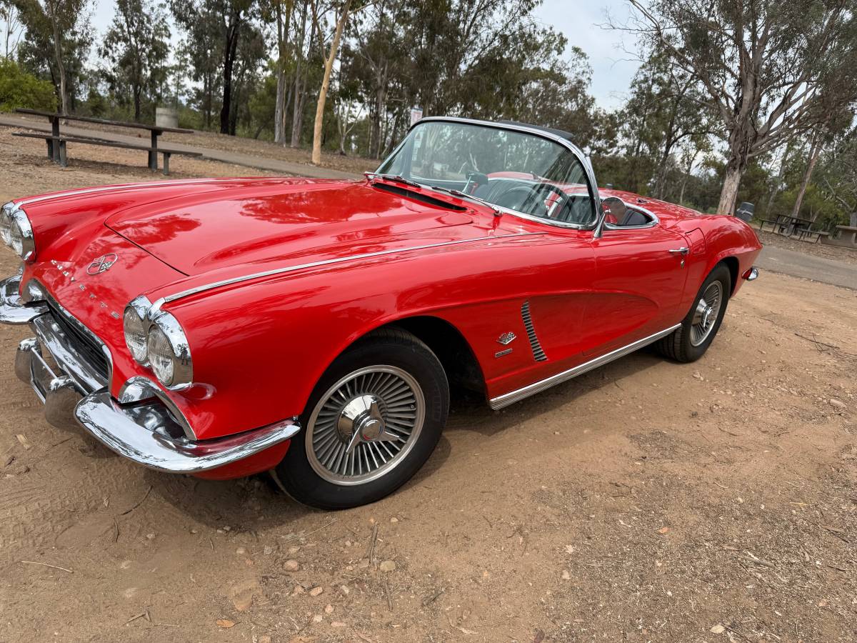 Chevrolet-corvette-1962-red-14