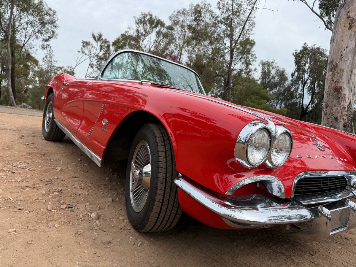 Chevrolet-corvette-1962-red-2