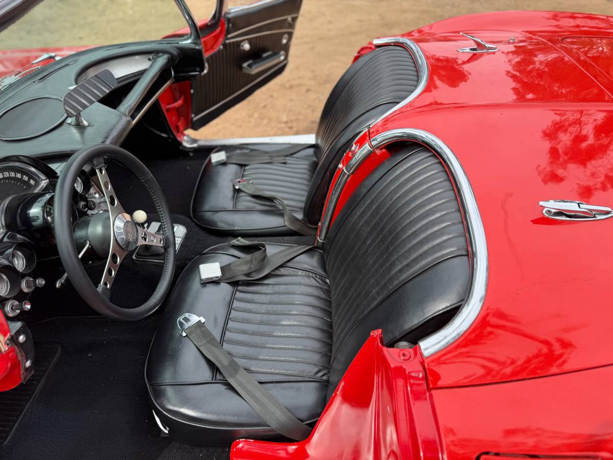 Chevrolet-corvette-1962-red-30