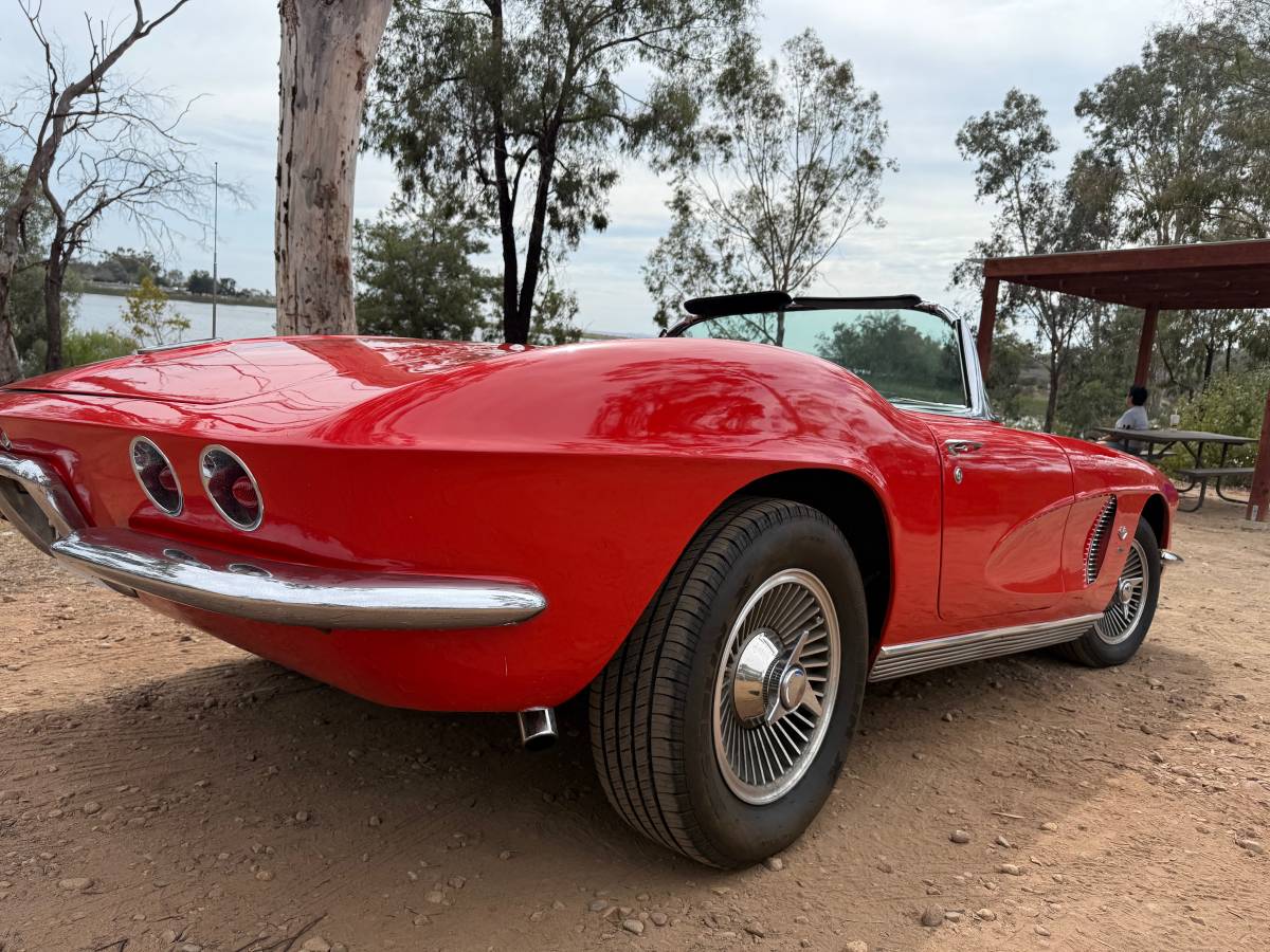 Chevrolet-corvette-1962-red-4