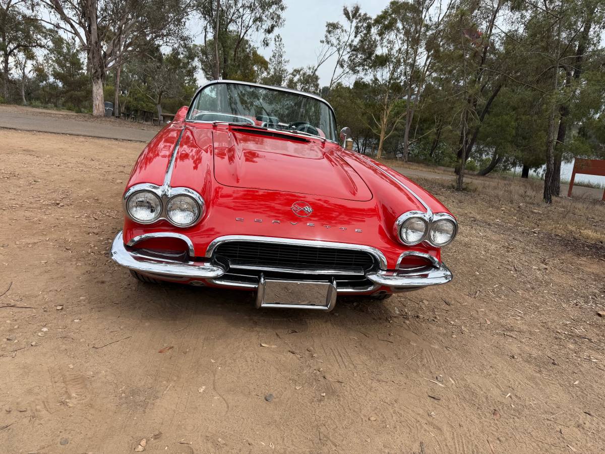 Chevrolet-corvette-1962-red-5