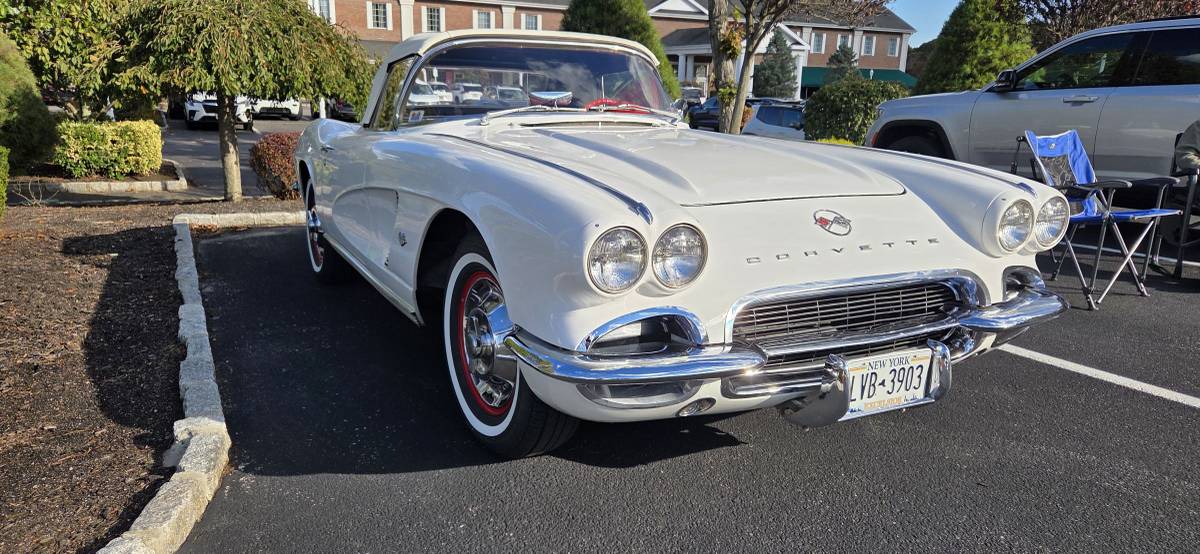 Chevrolet-corvette-1962-white-1