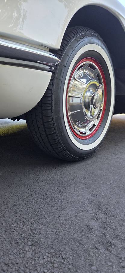 Chevrolet-corvette-1962-white-12