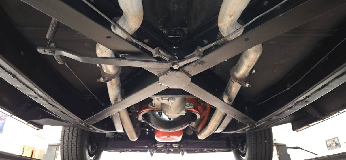 Chevrolet-corvette-1962-white-19