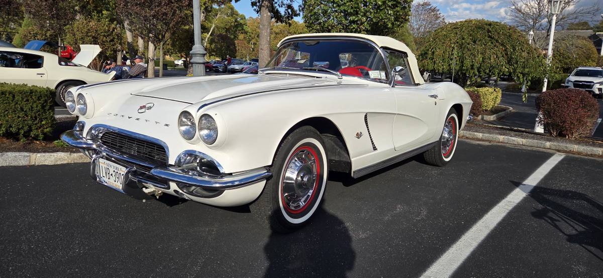 Chevrolet-corvette-1962-white-2