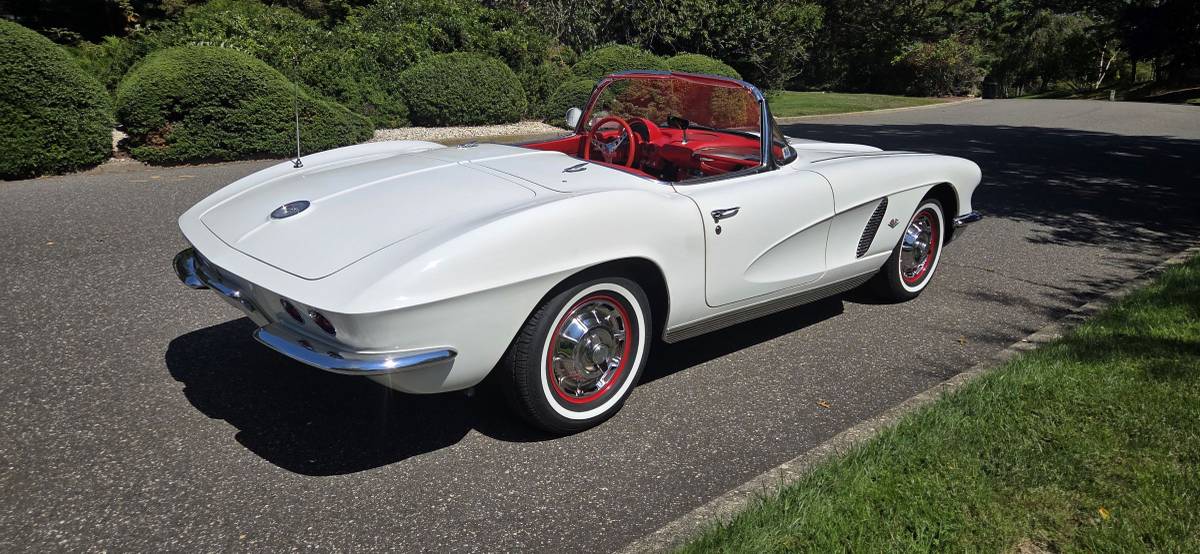 Chevrolet-corvette-1962-white-4
