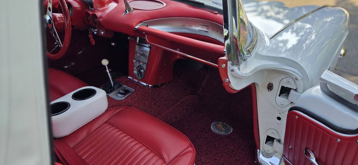 Chevrolet-corvette-1962-white-7