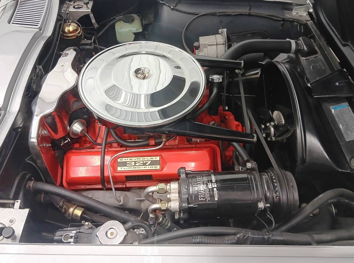 Chevrolet-corvette-1964-silver-1