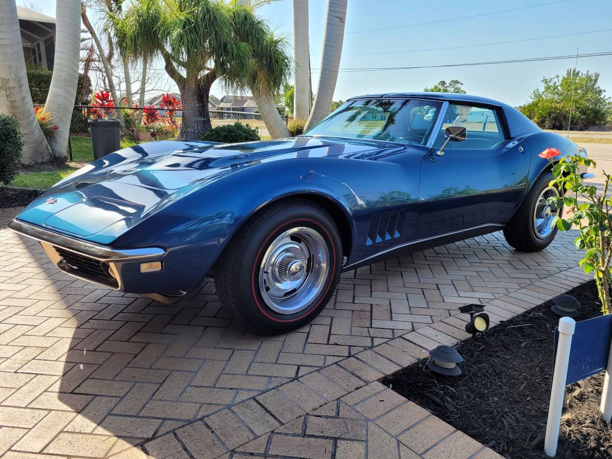 Chevrolet-corvette-1968-blue-1