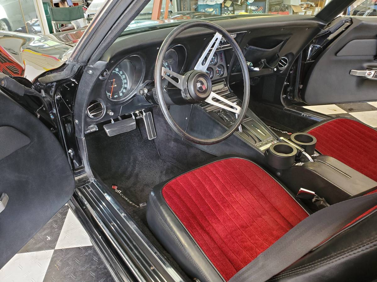 Chevrolet-corvette-1969-black-1