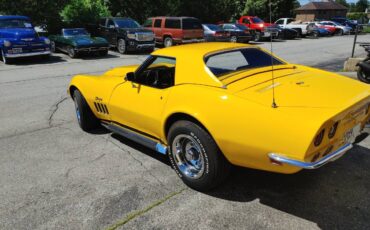 Chevrolet-corvette-1969-yellow-1
