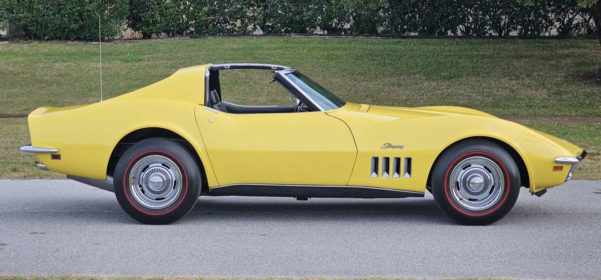 Chevrolet-corvette-1969-yellow-10