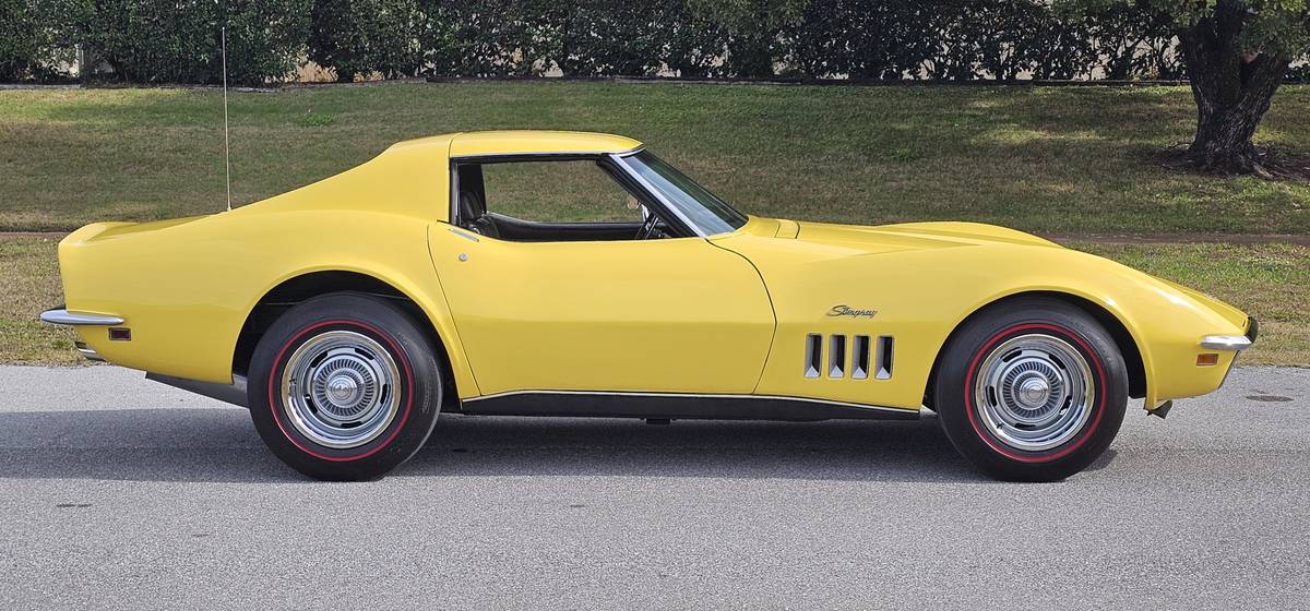 Chevrolet-corvette-1969-yellow-11