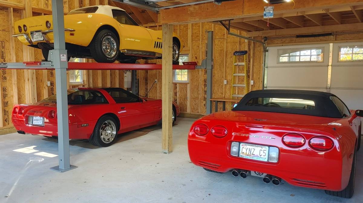 Chevrolet-corvette-1969-yellow-13