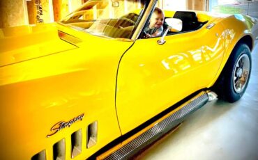 Chevrolet-corvette-1969-yellow