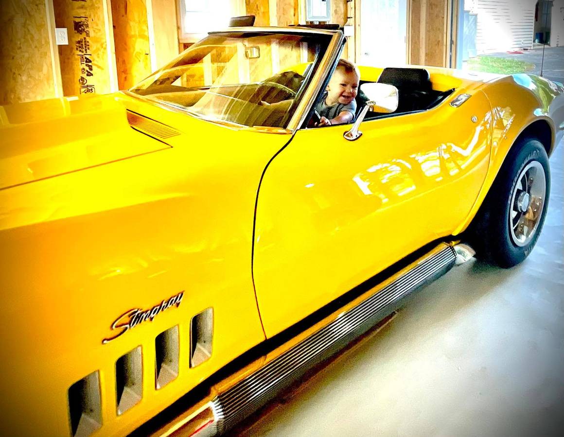 Chevrolet-corvette-1969-yellow
