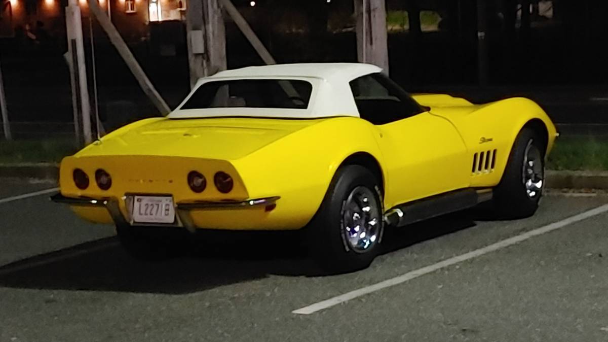 Chevrolet-corvette-1969-yellow-14