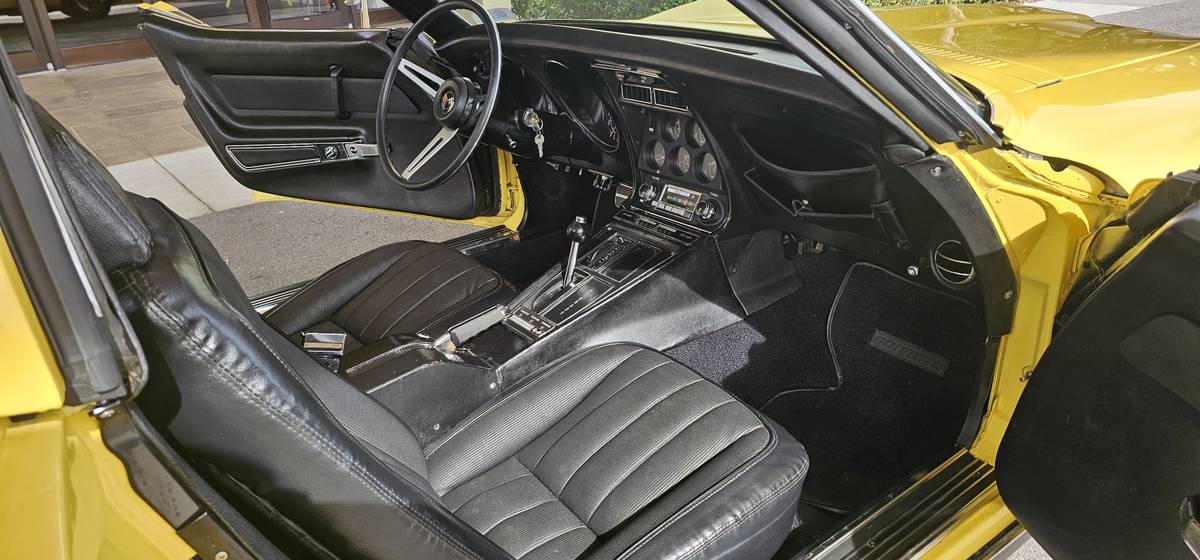 Chevrolet-corvette-1969-yellow-16