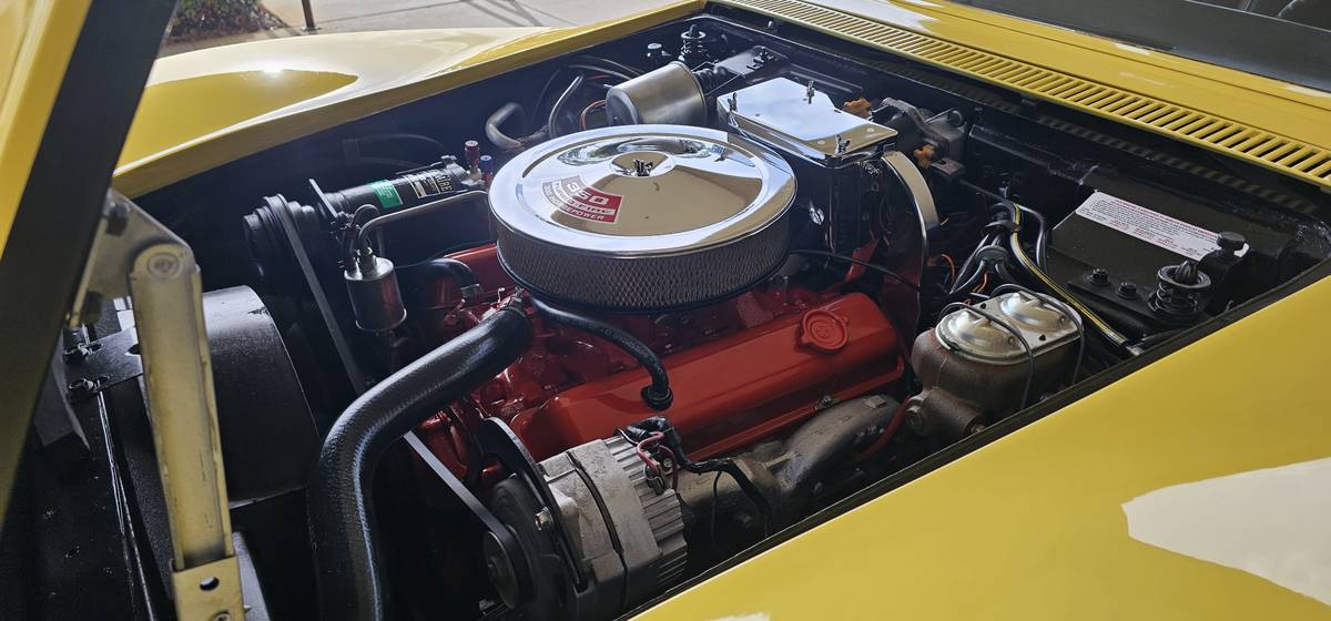 Chevrolet-corvette-1969-yellow-17