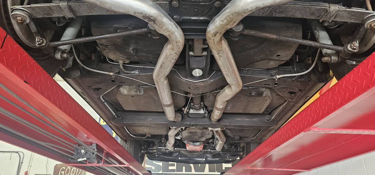 Chevrolet-corvette-1969-yellow-19