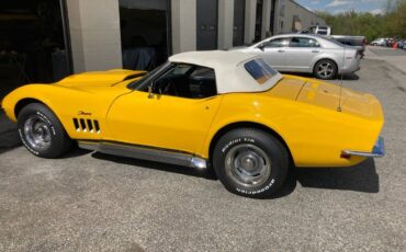 Chevrolet-corvette-1969-yellow-2