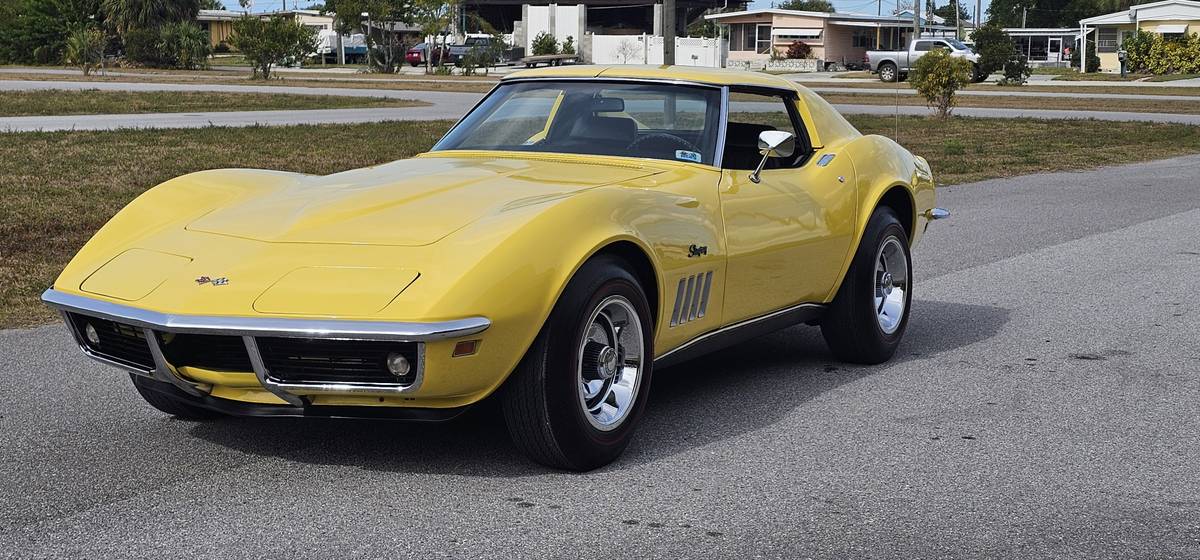 Chevrolet-corvette-1969-yellow-2