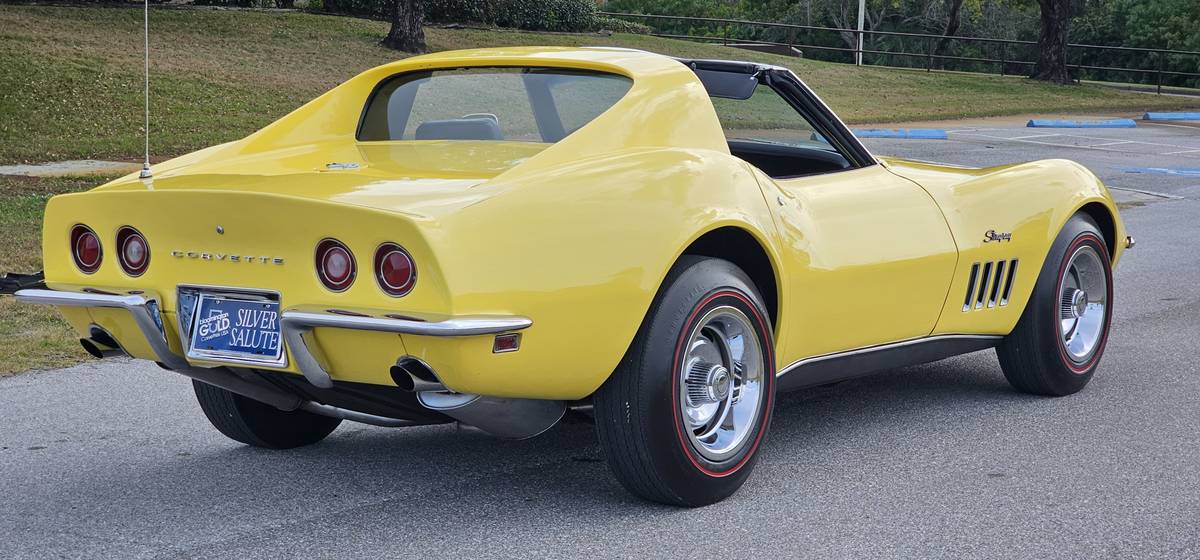 Chevrolet-corvette-1969-yellow-22