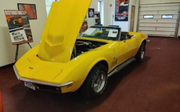 Chevrolet-corvette-1969-yellow-3