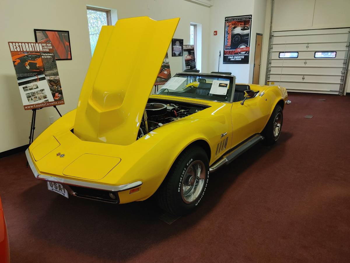 Chevrolet-corvette-1969-yellow-3