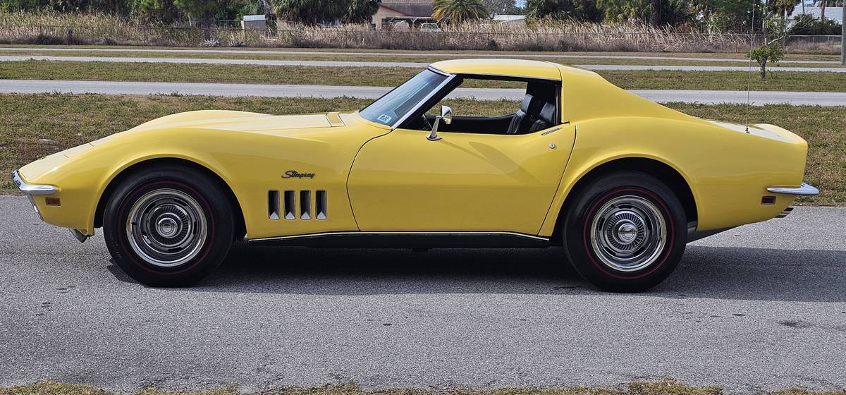 Chevrolet-corvette-1969-yellow-3