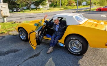 Chevrolet-corvette-1969-yellow-4