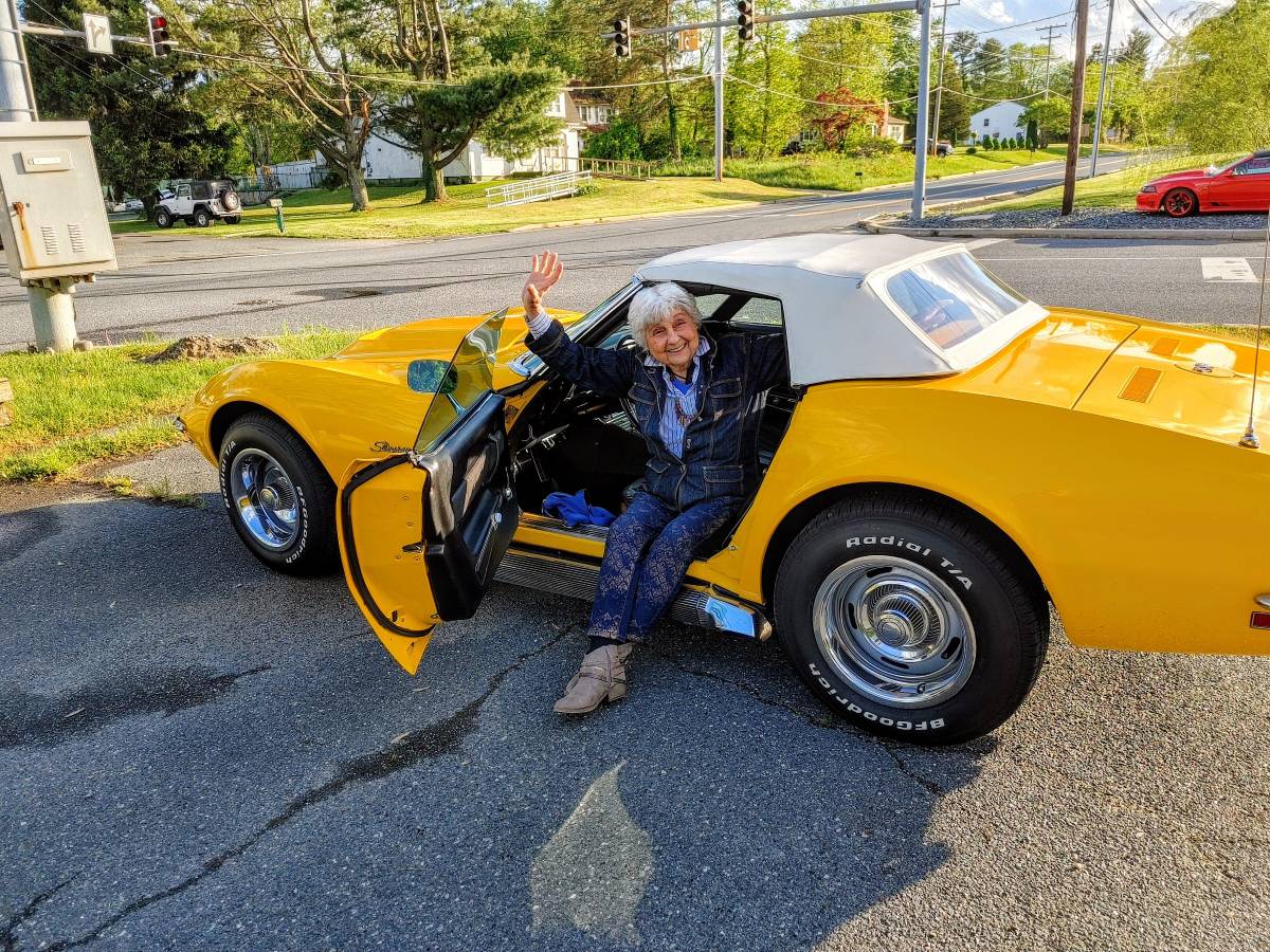 Chevrolet-corvette-1969-yellow-4