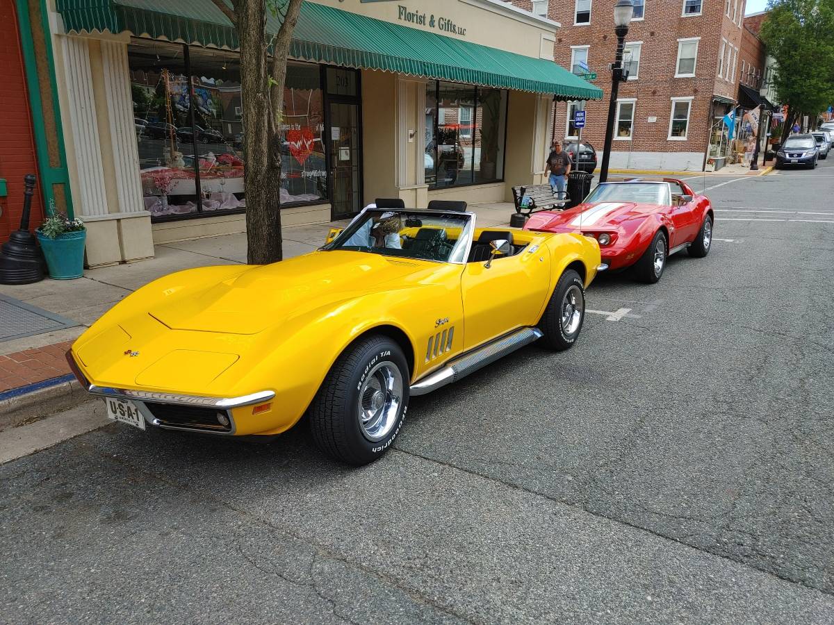 Chevrolet-corvette-1969-yellow-5