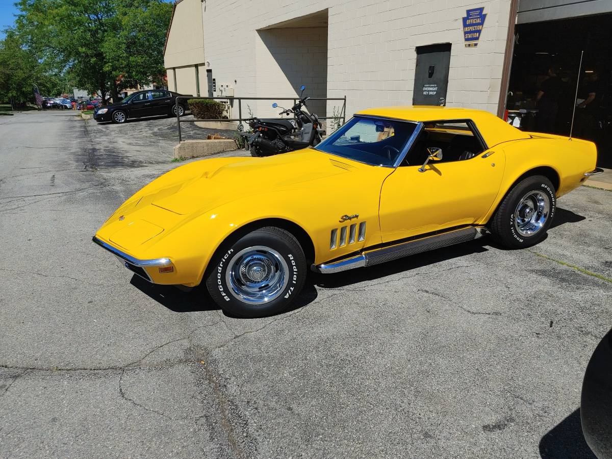 Chevrolet-corvette-1969-yellow-7