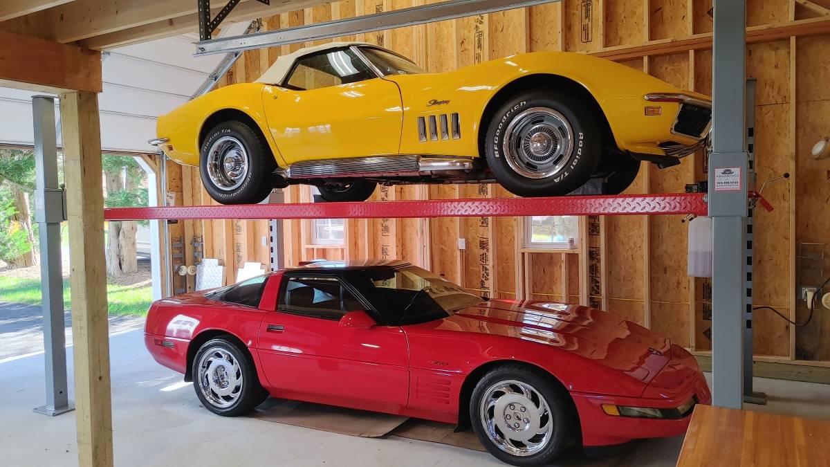 Chevrolet-corvette-1969-yellow-8