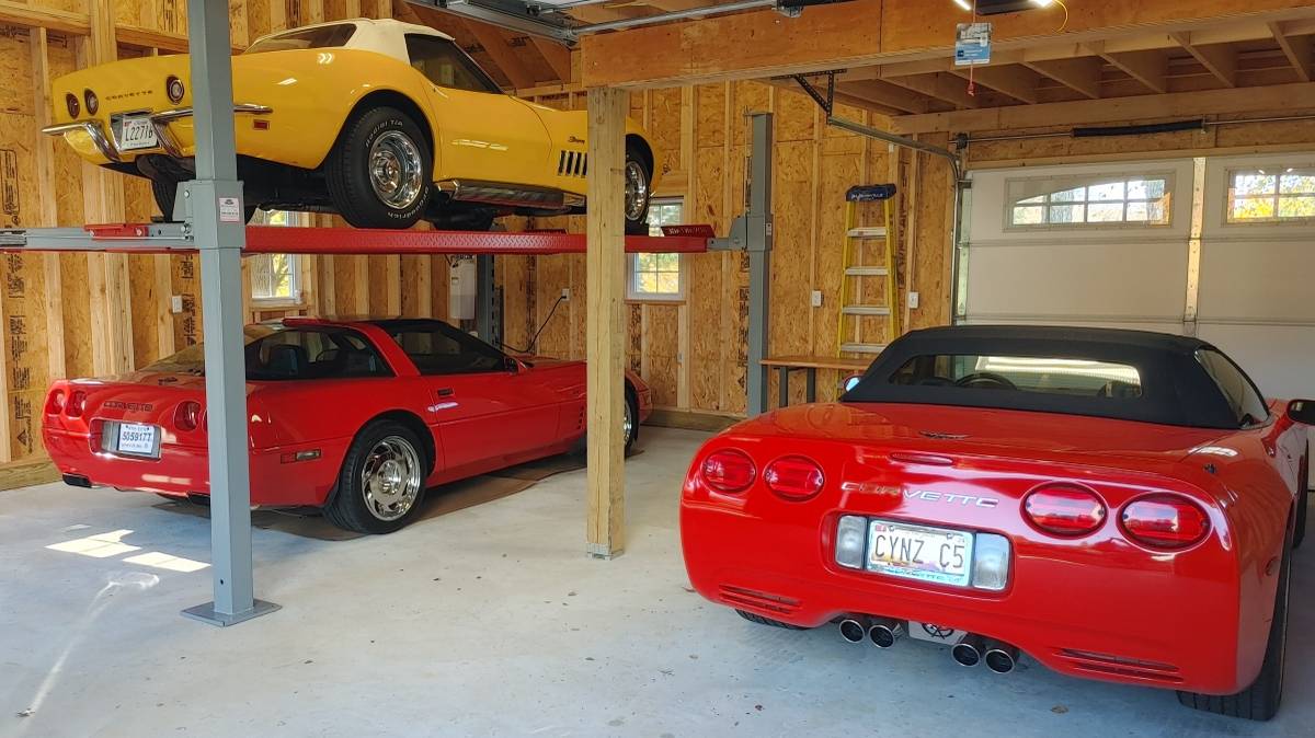 Chevrolet-corvette-1969-yellow-9