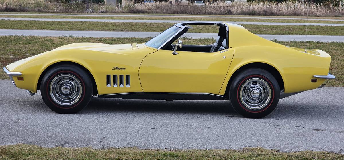 Chevrolet-corvette-1969-yellow-9